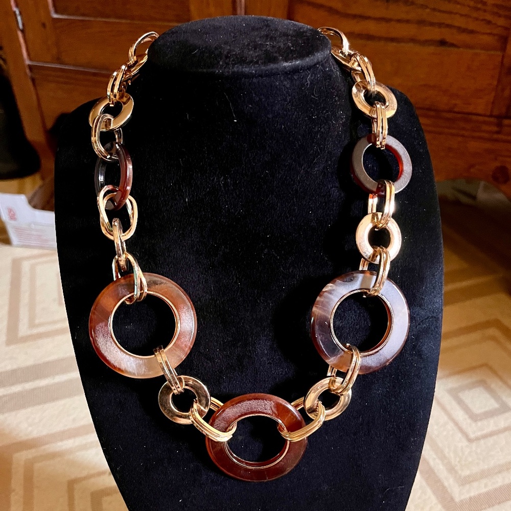 Shinny Gold & Brown Marbled Circle Statement Necklace - NWOT Gold Circle Jewelry